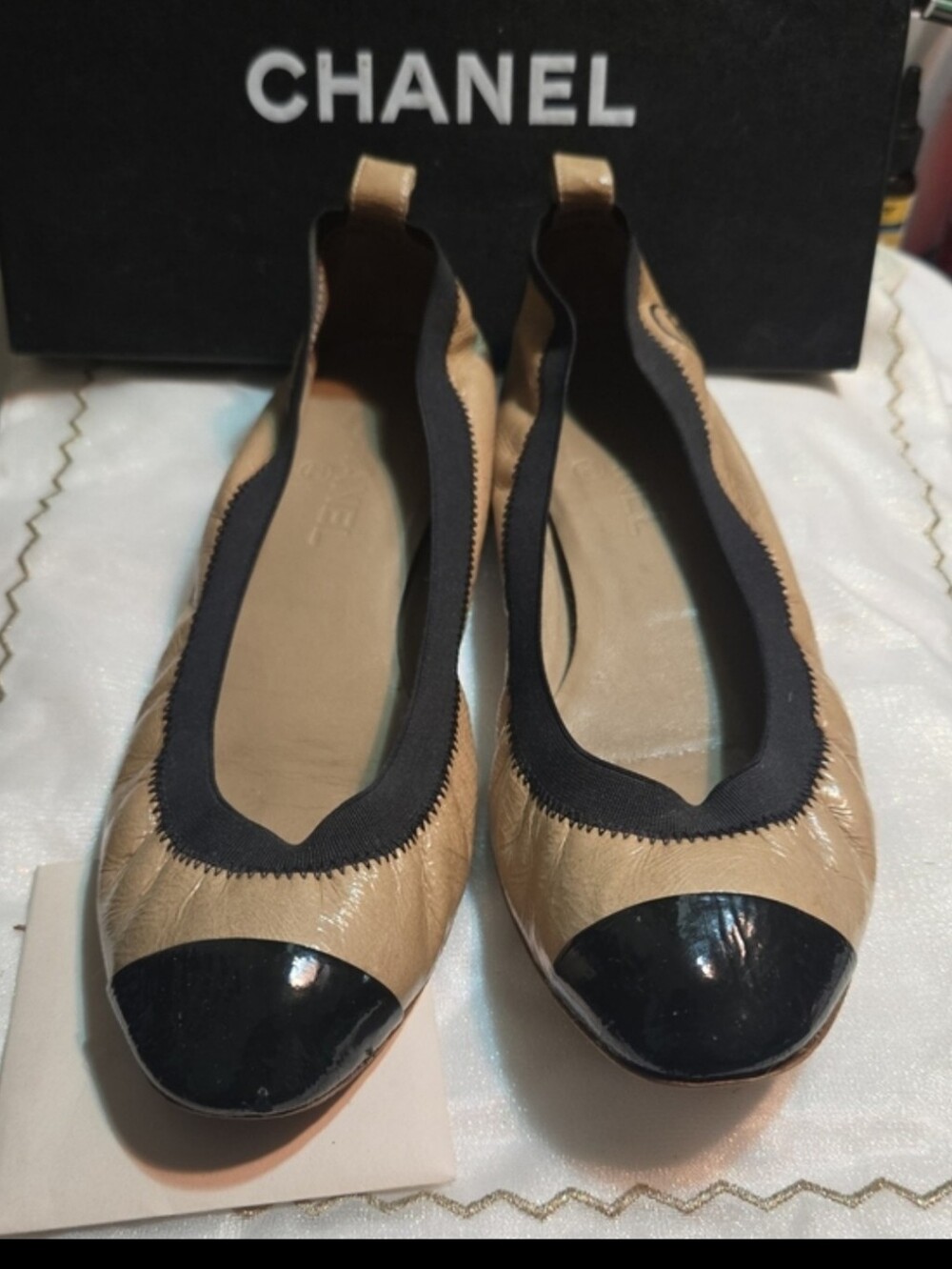 CHANEL Tan Leather Ballet Flats with Black Patent Cap Toe